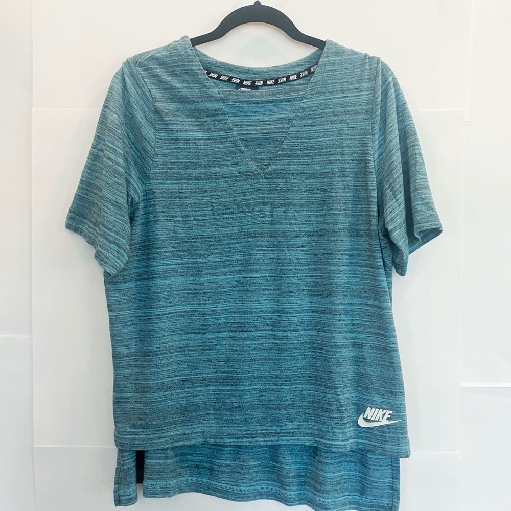 Nike women’s short sleeve shirt